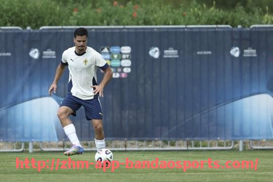 半岛体育app-西甲联赛实力走势分析及本赛季争冠形势预测